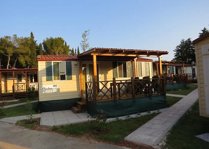 Media Mobile Homes In Brioni Sunny 풀라