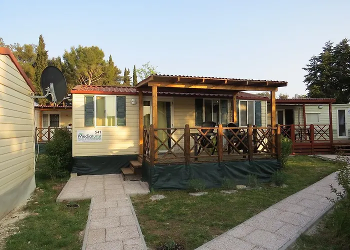 Media Mobile Homes In Brioni Sunny 풀라