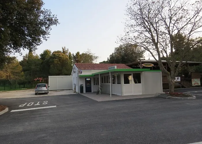 홀리데이파크 Media Mobile Homes In Brioni Sunny 풀라