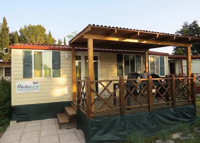 Media Mobile Homes In Brioni Sunny 풀라