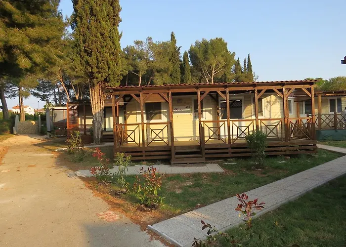 Media Mobile Homes In Brioni Sunny 풀라