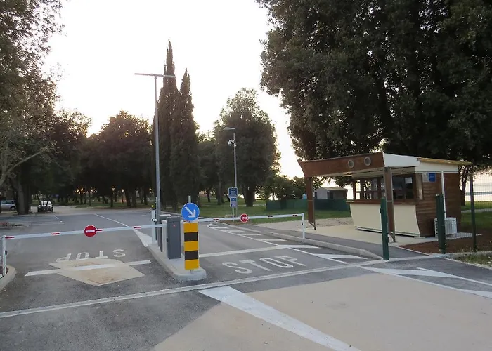 홀리데이파크 Media Mobile Homes In Brioni Sunny 풀라