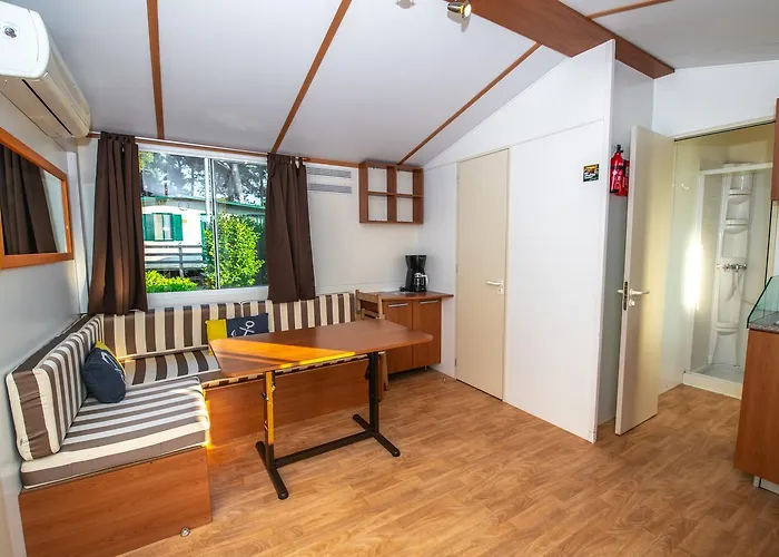 Media Mobile Homes In Brioni Sunny 풀라