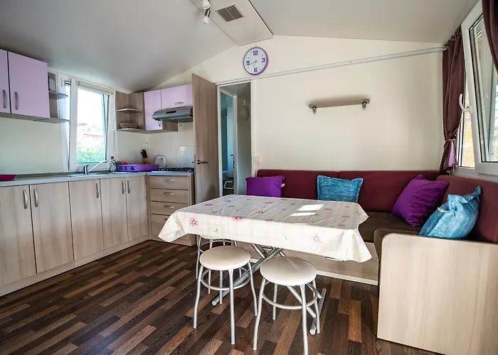 Media Mobile Homes In Brioni Sunny 풀라