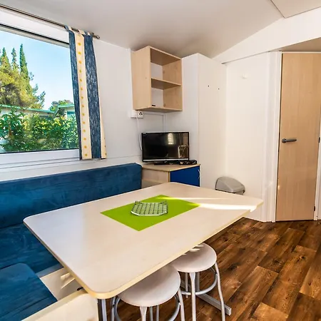 ホリデーパーク Media Mobile Homes In Brioni Sunny プーラ