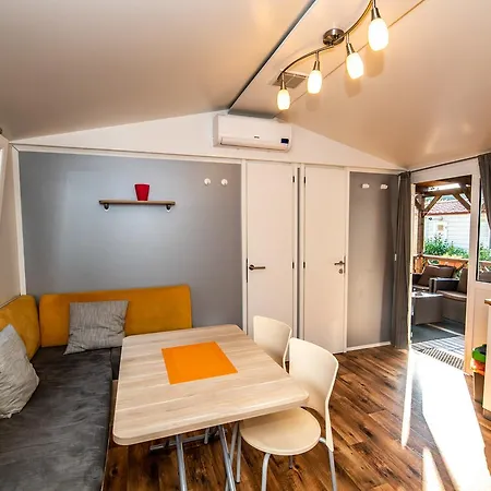 Tatil parkı Media Mobile Homes In Brioni Sunny 2*