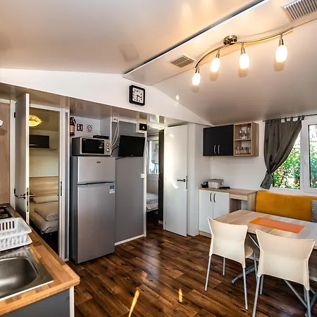 Tatil parkı Media Mobile Homes In Brioni Sunny